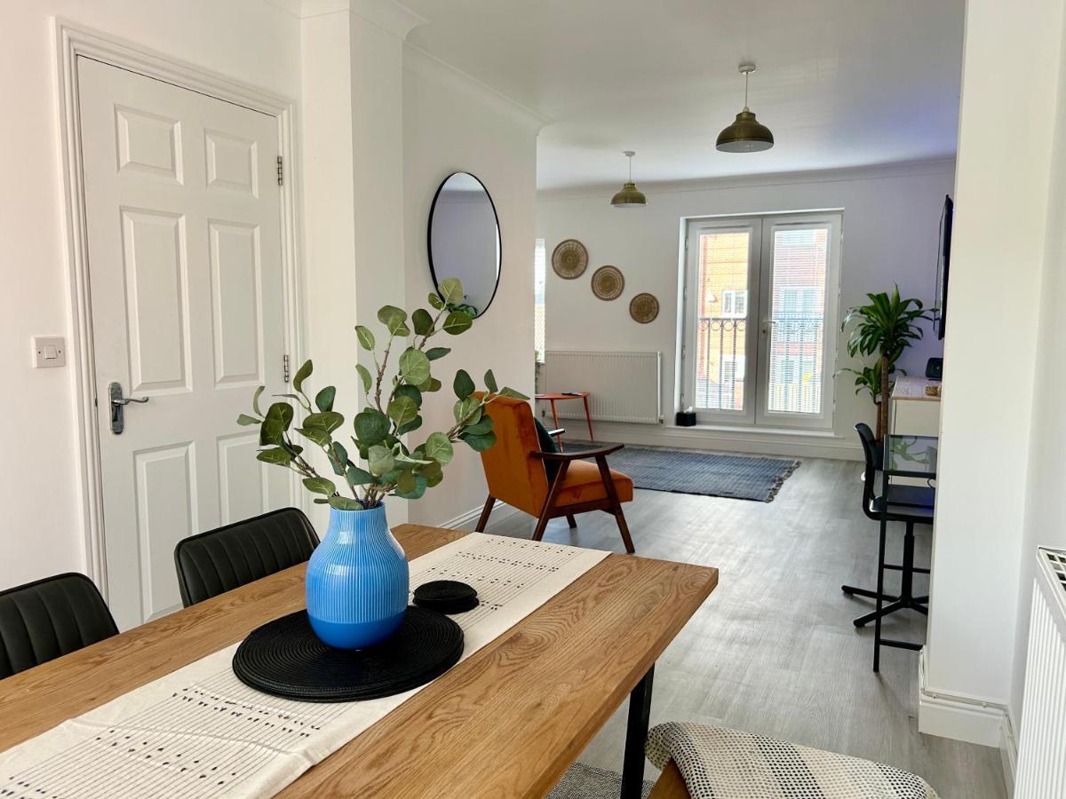 The Town House, Whole House Suitable For Contractors And Families Маркет-Харборо Экстерьер фото
