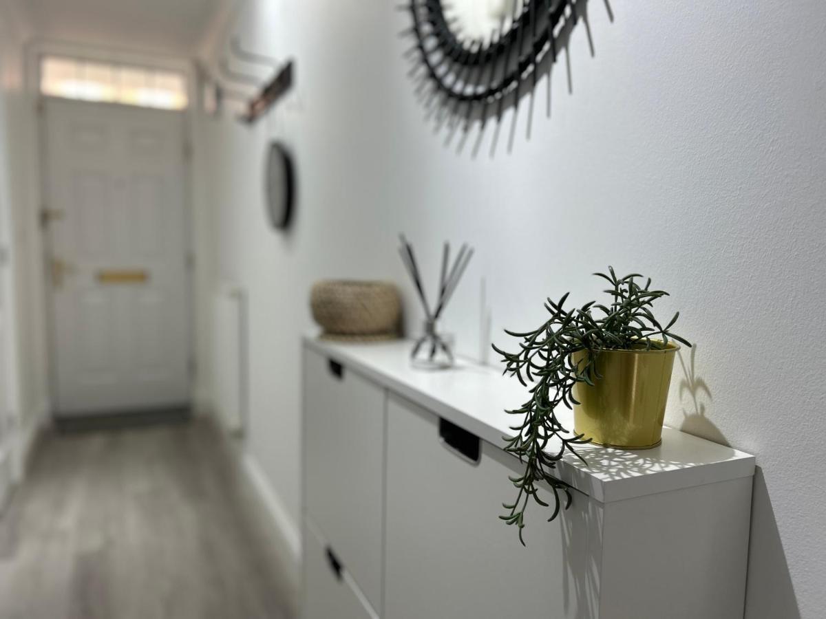 The Town House, Whole House Suitable For Contractors And Families Маркет-Харборо Экстерьер фото