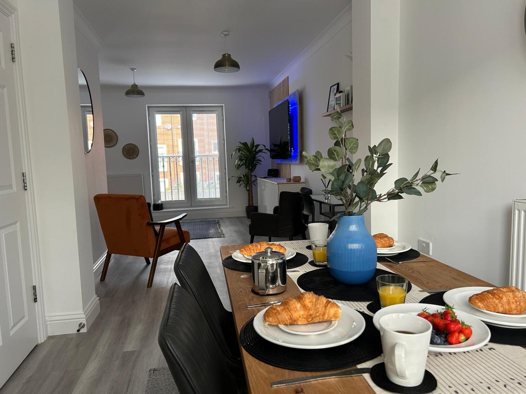 The Town House, Whole House Suitable For Contractors And Families Маркет-Харборо Экстерьер фото